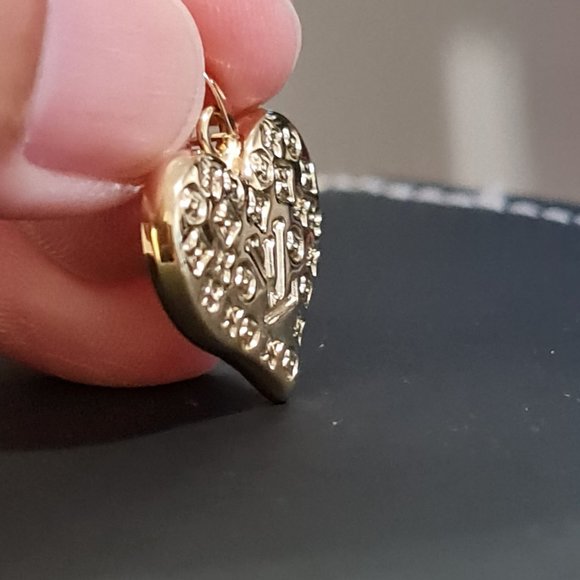 Heart shape gold pendant - Picture 7 of 13